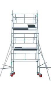 Échafaudage roulant en acier robuste, idéal pour les chantiers nécessitant une structure résistante et stable.